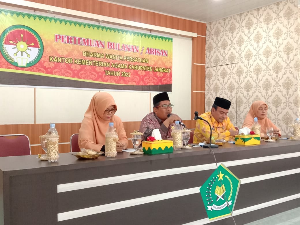 You are currently viewing Hadiri Arisan Bulanan DWP, Kakan Kemenag Langkat : Pengurus DWP Kemenag Langkat Agar Bekerja Sama dan Bersinergi