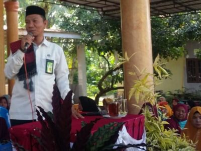 Ka. KUA Salapian Sampaikan Pesan Moderasi Beragama Pada Pengajian Al Hidayah