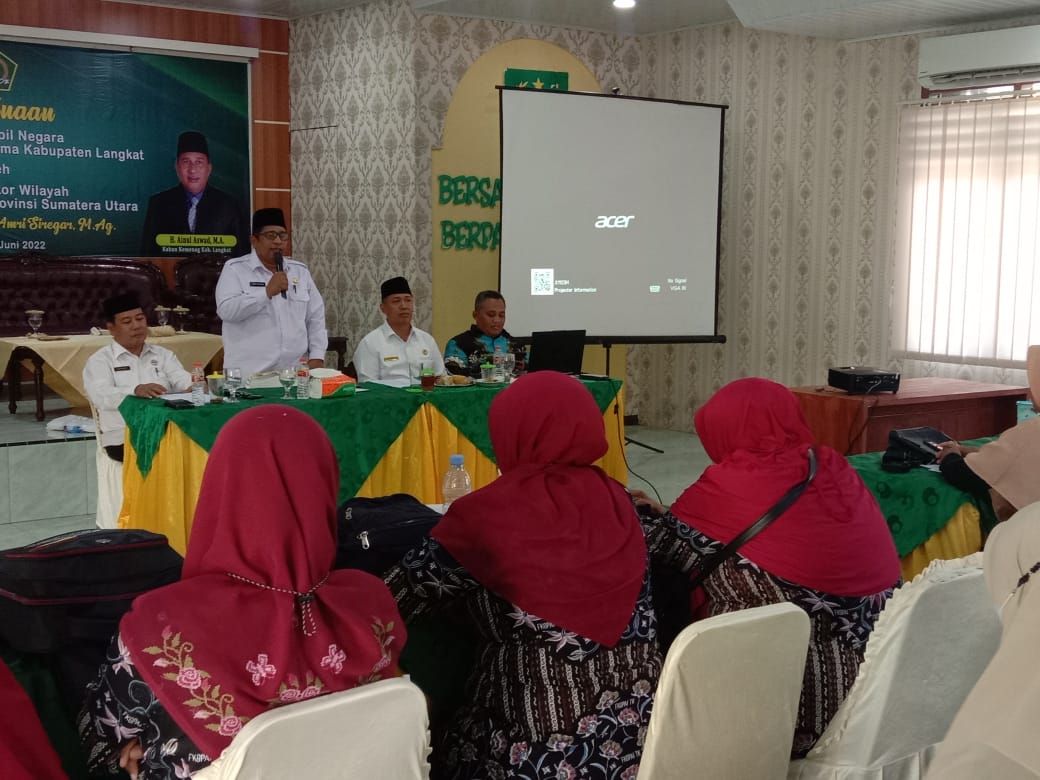 You are currently viewing Wakili Kabid PAKIS, Kakan Kemenag Langkat Tutup Kegiatan Peningkatan Kompetensi Guru PAI PAUD/TK