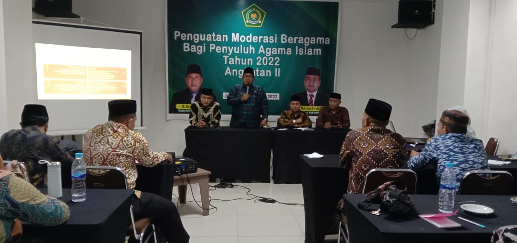 You are currently viewing Kakan Kemenag Langkat Buka Penguatan Moderasi Beragama Bagi Penyuluh Agama Islam Angkatan II