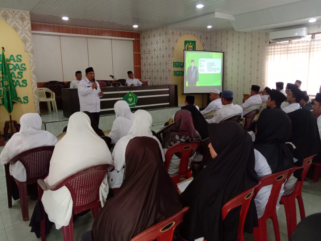 You are currently viewing Beri Pembinaan, Kakan Kemenag Langkat Ajak Penyuluh Agama Islam Sukseskan 7 Program Prioritas Kemenag dan SE Menag No. 10 /2022