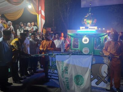 Kakan Kemenag Langkat Hadiri Festival Obor dan Becak Hias BKPRMI Langkat