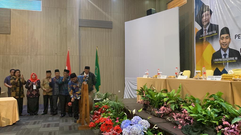 You are currently viewing Pukul Gong, Tanda Dibukanya Rakor Madrasah se-Kabupaten Langkat Oleh Kabid Penmad Kanwil Kemenagsu