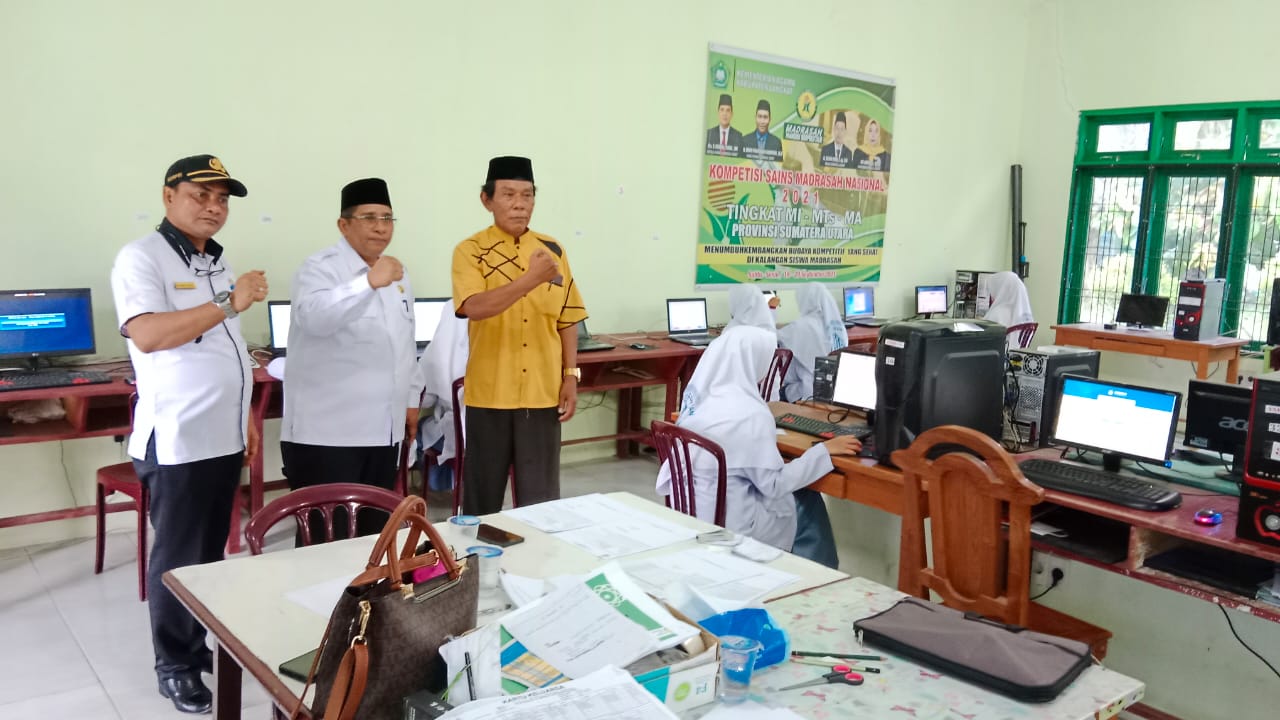 You are currently viewing Kakan Kemenag Langkat Tinjau Pelaksanaan ANBK MAS Ulumul Quran