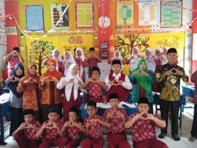 Kasi Penmad Dampingi Tim Penilai Madrasah Sehat, Kunjungi MIN 9 Langkat