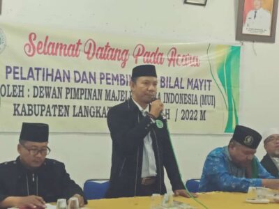 Hadiri Pelatihan Bilal Mayyit, Ka. KUA Salapian Sampaikan Sambutan