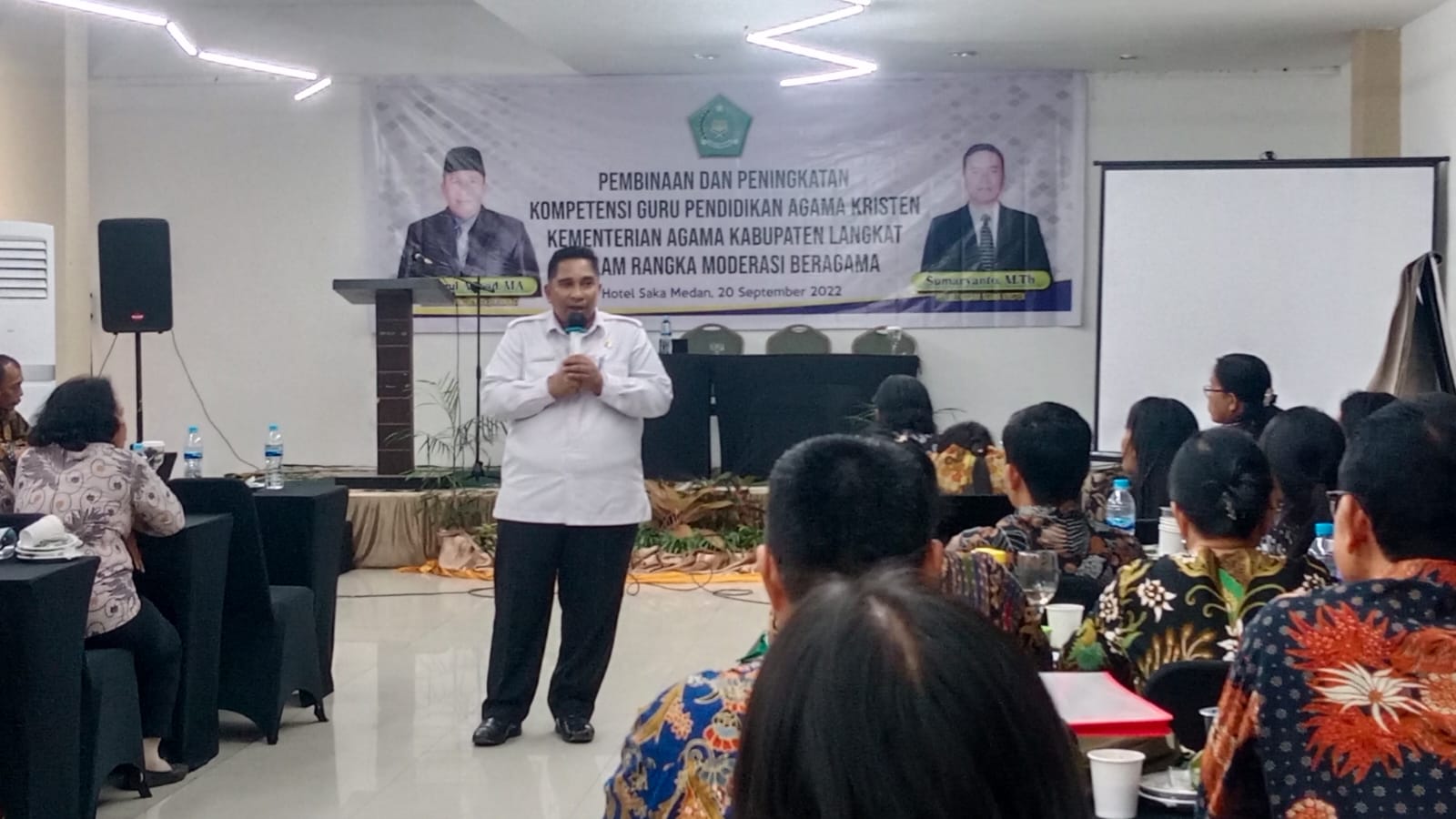 You are currently viewing Kakan Kemenag Langkat Isi Pembinaan dan Peningkatan Kompetensi Guru Pendidikan Agama Kristen