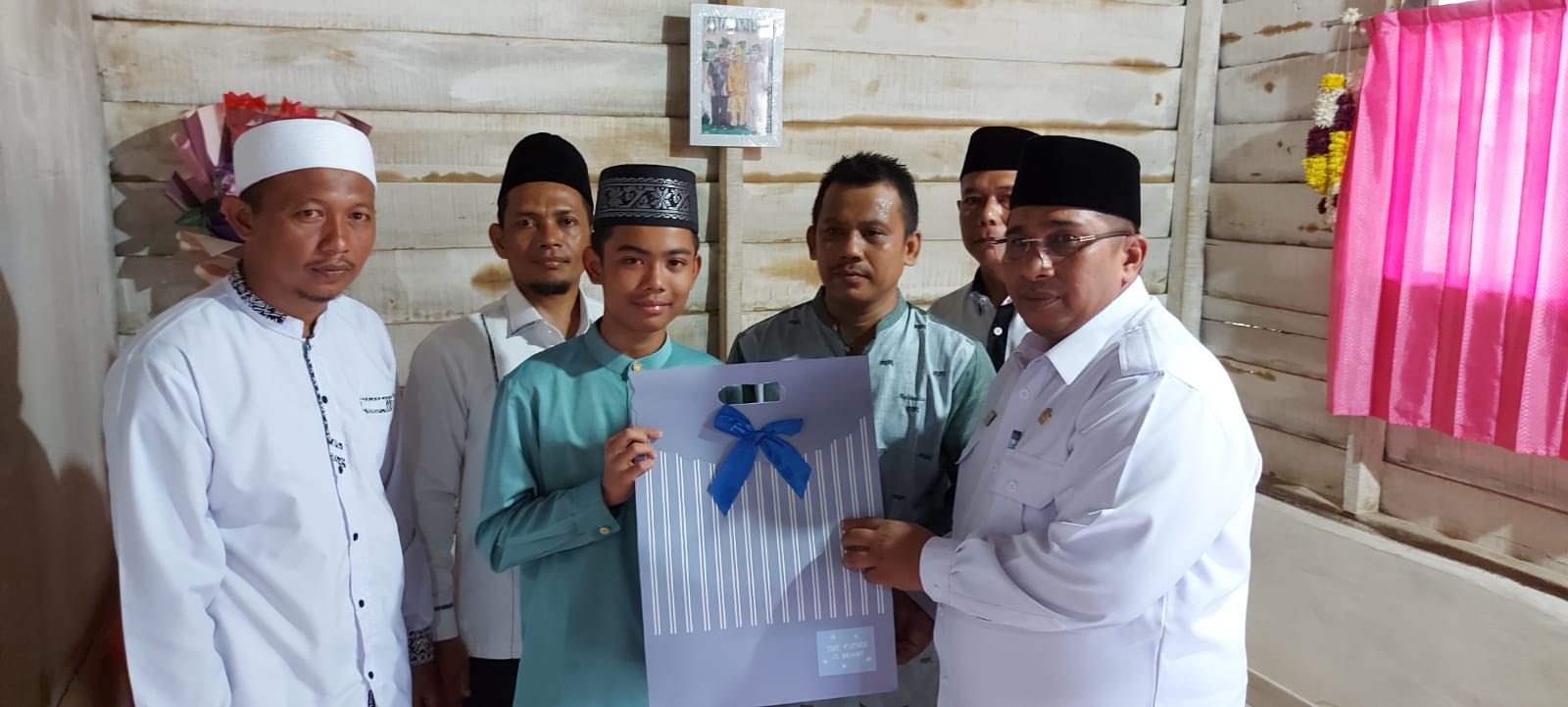 You are currently viewing Kakan Kemenag Langkat Beri Apresiasi Zahran Auzan Peroleh Juara II MHQ Internasional