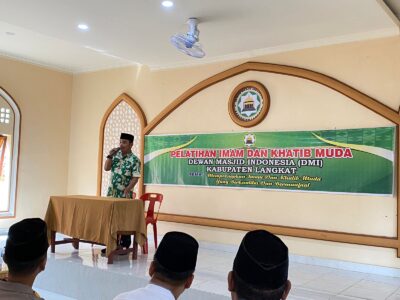 Buka Pelatihan Imam dan Khatib, Kasi Bimas Islam Kemenag Langkat Harapkan Munculnya Para Imam dan Khatib Baru Yang Berilmu, Berkualitas dan Energik