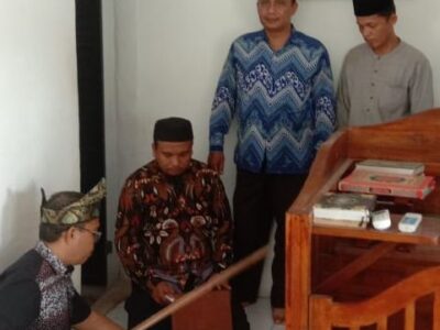 Tim Ukur Arah Kiblat Kemenag Langkat Laksanakan Pengukuran di Masjid Nurul Iman Perkebunan Bekiun Kuala