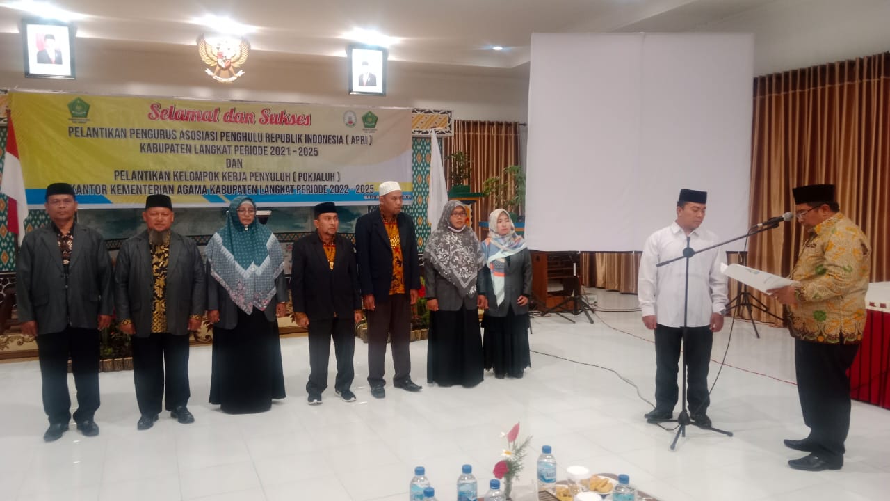 You are currently viewing Kakan Kemenag Langkat Lantik Pokjaluh Agama Islam Periode 2022-2025