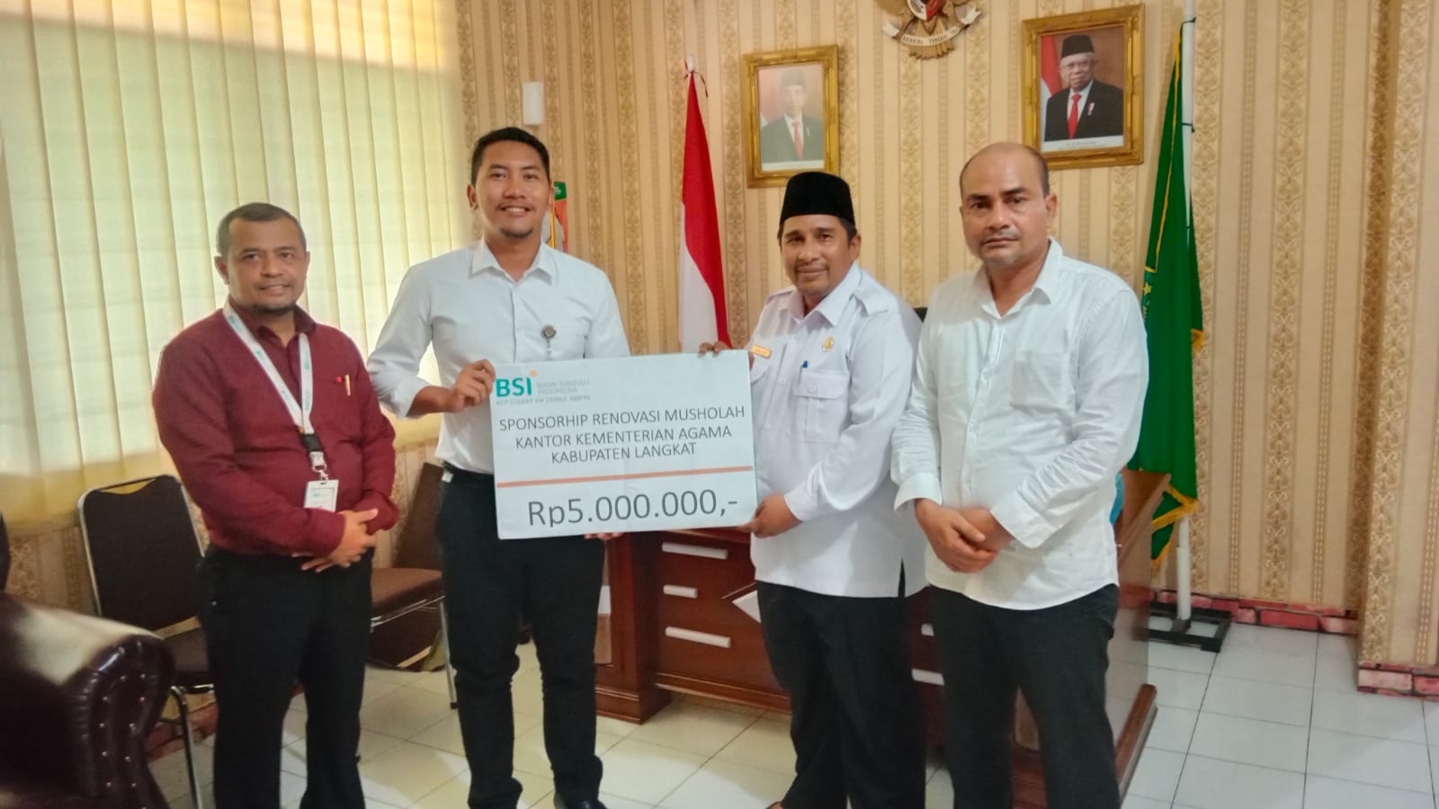 You are currently viewing Kemenag Langkat Terima Bantuan Sponsorship Renovasi Mushola Dari BSI Cabang Stabat