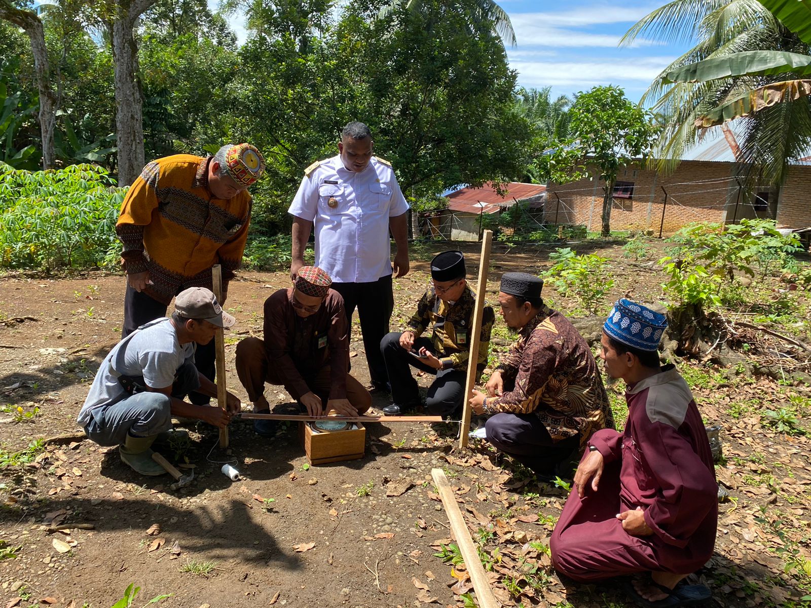 You are currently viewing Tim Ukur Arah Kiblat Kemenag Langkat  Lakukan Pengukuran di Masjid Raya Namanjahe