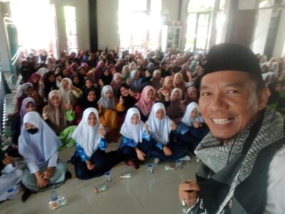 Ka.KUA Salapian Isi Peringatan Maulid di SMA Negeri 1 Bahorok