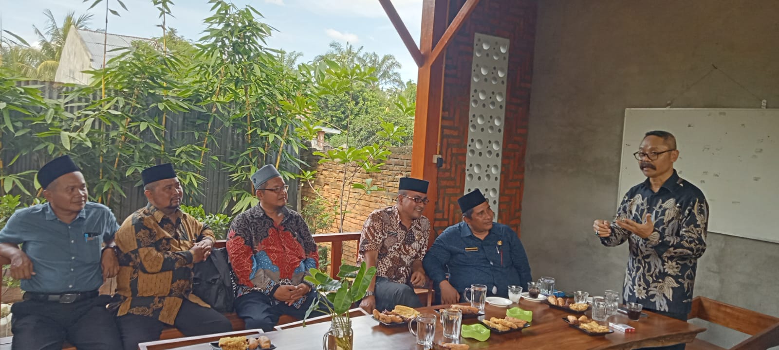 You are currently viewing Kasubdit Kurev Direktorat KSKK Madrasah Kemenag RI Beri Pembinaan Kepala Madrasah Negeri, Ketua KKRA dan KKGRA Kabupaten Langkat