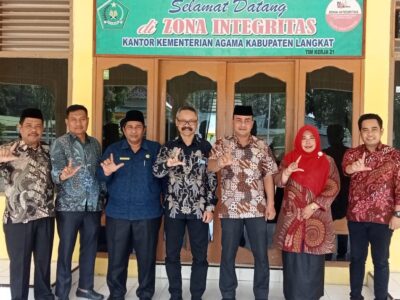 Kakan Kemenag Langkat Terima Kunjungan Kasubdit Kurev Direktorat KSKK Madrasah Kemenag RI