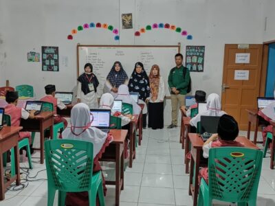 Kasi Penmad Kemenag Langkat Tinjau Pelaksanaan ANBK di MIS Az Zahroh