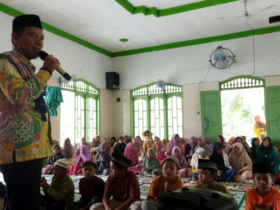 Menjadi Pemateri Safari Maulid, Ka. KUA Salapian Sosialisasikan Stunting dan Moderasi Beragama