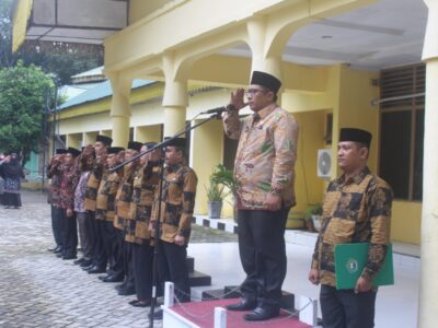 Pembina Apel Gabungan, Kakan Kemenag Langkat Ajak ASN Disiplin Bekerja dan Dukung Program Kementerian Agama