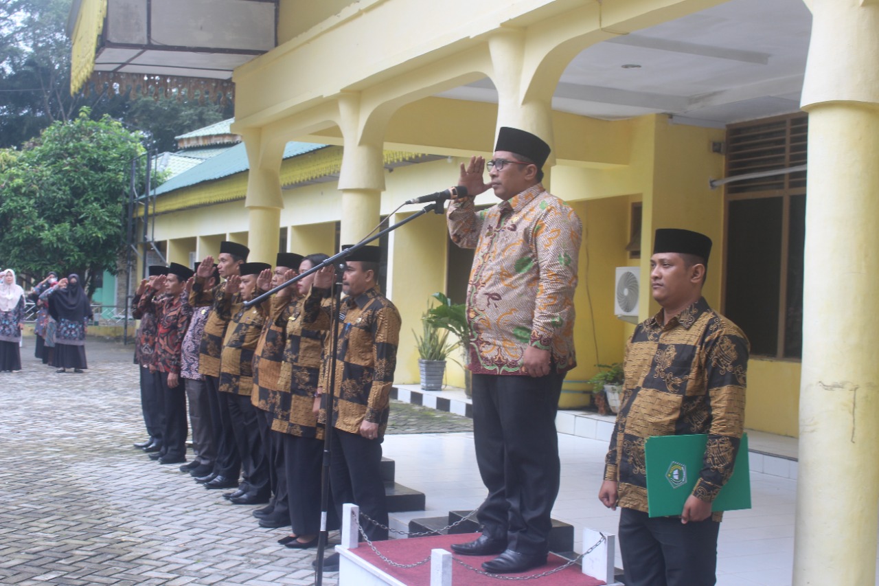 You are currently viewing Pembina Apel Gabungan, Kakan Kemenag Langkat Ajak ASN Disiplin Bekerja dan Dukung Program Kementerian Agama