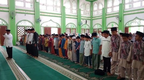 You are currently viewing MIN-9 Langkat Peringati Hari Pahlawan dengan Sholat Dhuha, Zikir dan Do’a Bersama