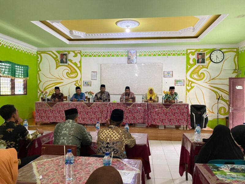 You are currently viewing Kakan Kemenag Langkat Ajak Kepala Madrasah Ambil Peranan Sukseskan Sertifikasi Produk Halal