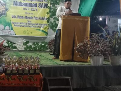 Hadiri Peringatan Maulid, Ka. KUA Wampu Sosialisasikan Program Sertifikasi Halal Gratis 