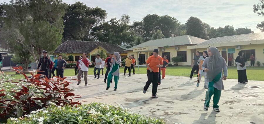 You are currently viewing Jaga Kebugaran ASN, Kemenag Langkat Gelar Senam Pagi Dengan Penuh Semangat