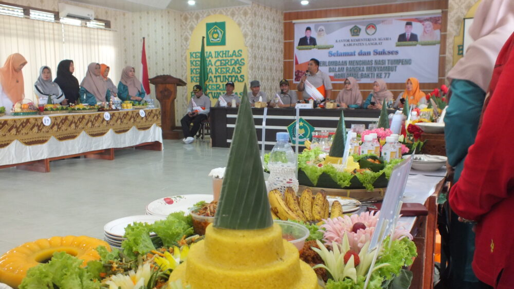 You are currently viewing Semarak HAB Ke 77,  DWP Kankemenag Langkat Sukses Gelar Lomba Menghias Tumpeng