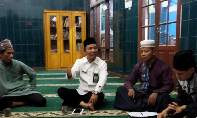 You are currently viewing Ka. KUA Salapian Hadiri Rapat Panitia Pembangunan Masjid Raya Naman Jahe