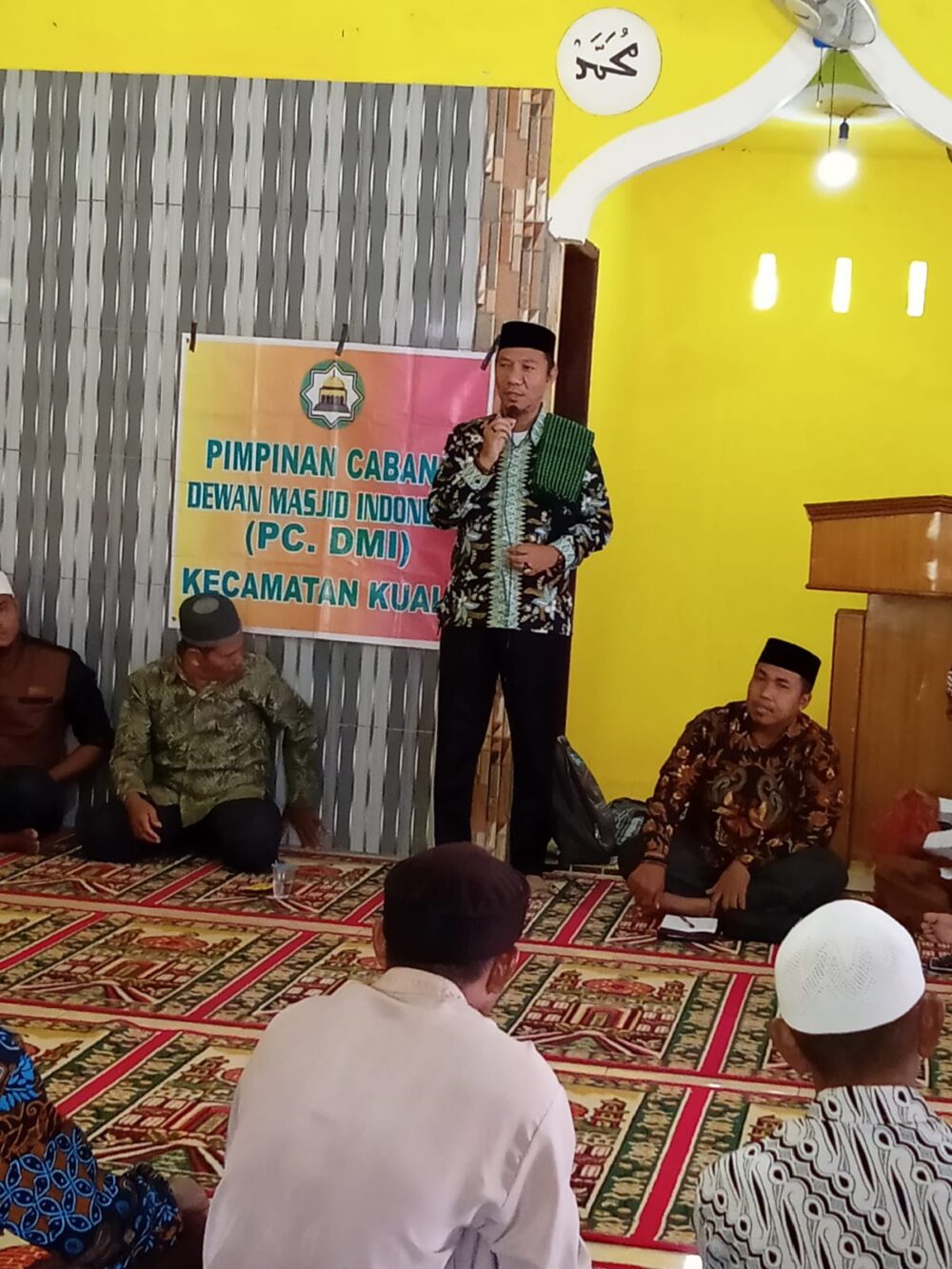 You are currently viewing Ka. KUA Salapian : Masjid Harus dikelola Secara Profesional Untuk Kenyamanan Jamaah dalam Beribadah