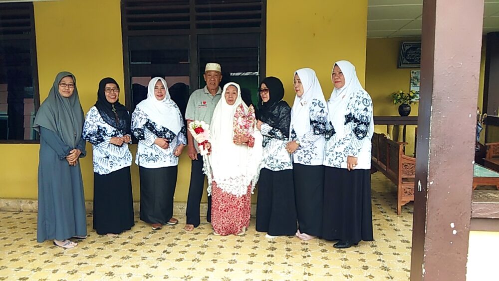 You are currently viewing “Ibu adalah Madrasah Terbaik” Kasi Penmad Peringati Hari Ibu bersama Pengurus Perempuan PGRI Kabupaten Langkat