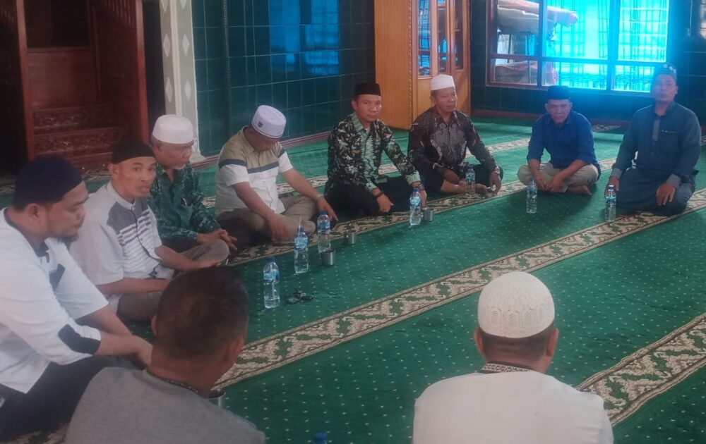 You are currently viewing Ka. KUA Salapian Hadiri dan Ikuti Rapat Panitia Pembangunan Masjid Raya Naman Jahe