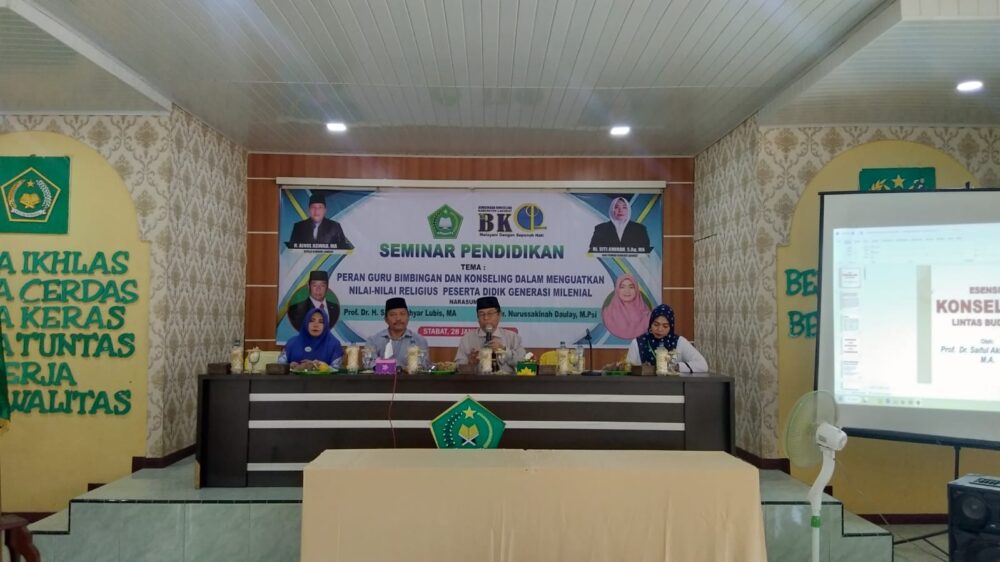 You are currently viewing Seksi Penmad Gelar Seminar Pendidikan  : “Peran Guru Bimbingan dan Konseling dalam Menguatkan Nilai-Nilai Religius Peserta Didik Generasi Millenial”