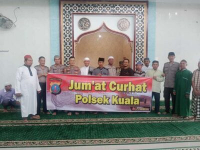 Ka. KUA Salapian Khatib dan Imam Sekaligus Hadiri Jum’at Curhat