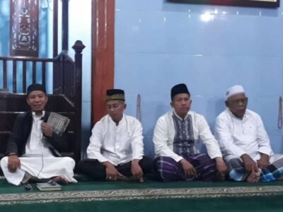 Ka. KUA Salapian : Sholat berjamaah Membina Persatuan dan Kesatuan Umat