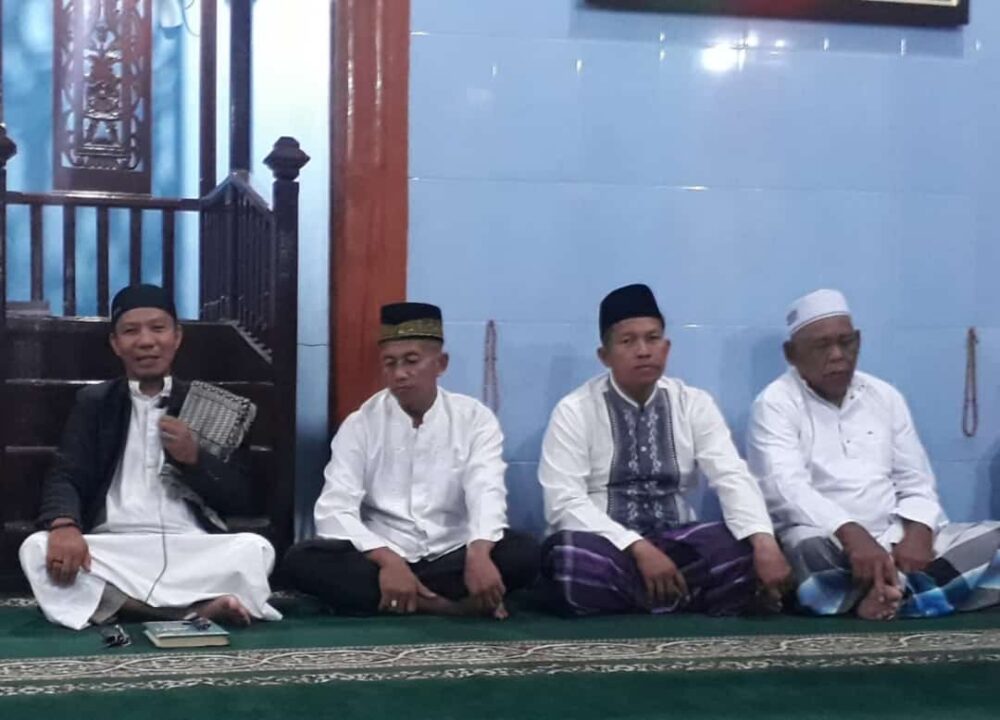 You are currently viewing Ka. KUA Salapian : Sholat berjamaah Membina Persatuan dan Kesatuan Umat