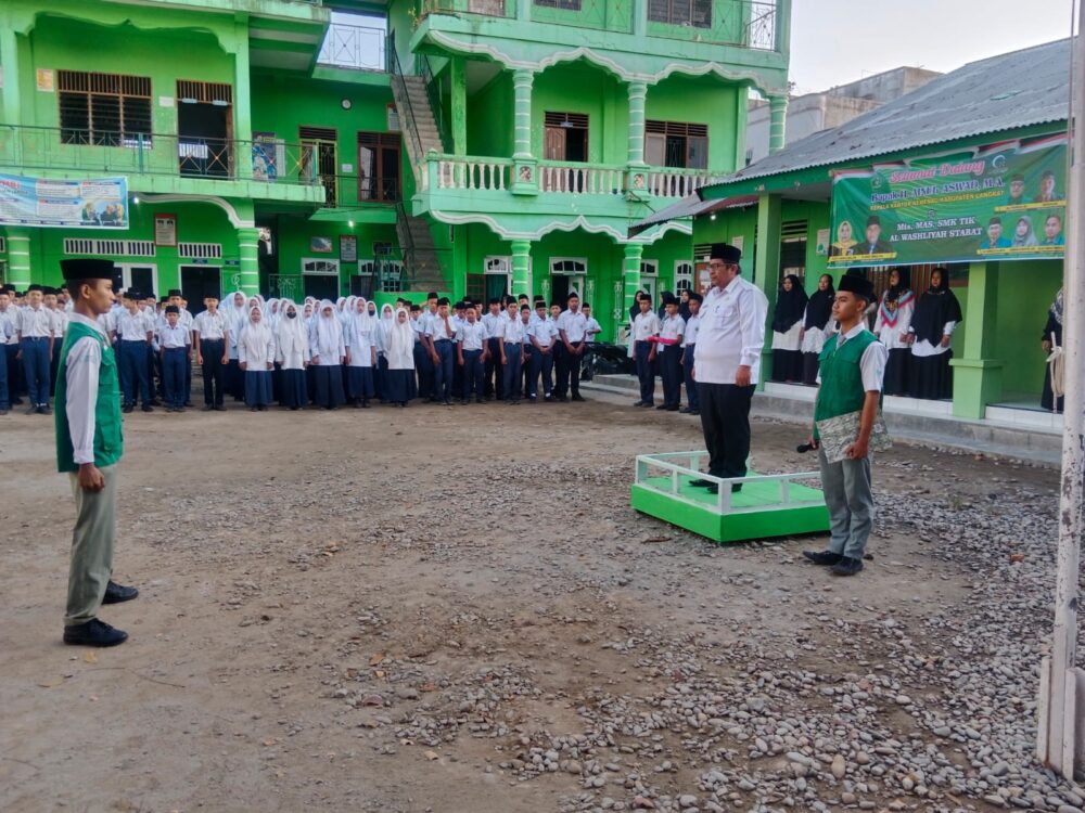 You are currently viewing Pembina Upacara, Kakan Kemenag Sampaikan Pesan Pentingnya Pendidikan Karakter Siswa