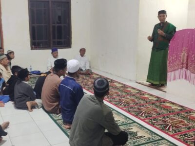 Ka. KUA Salapian Sampaikan Tausyiah Ramadhan di Pelosok Desa