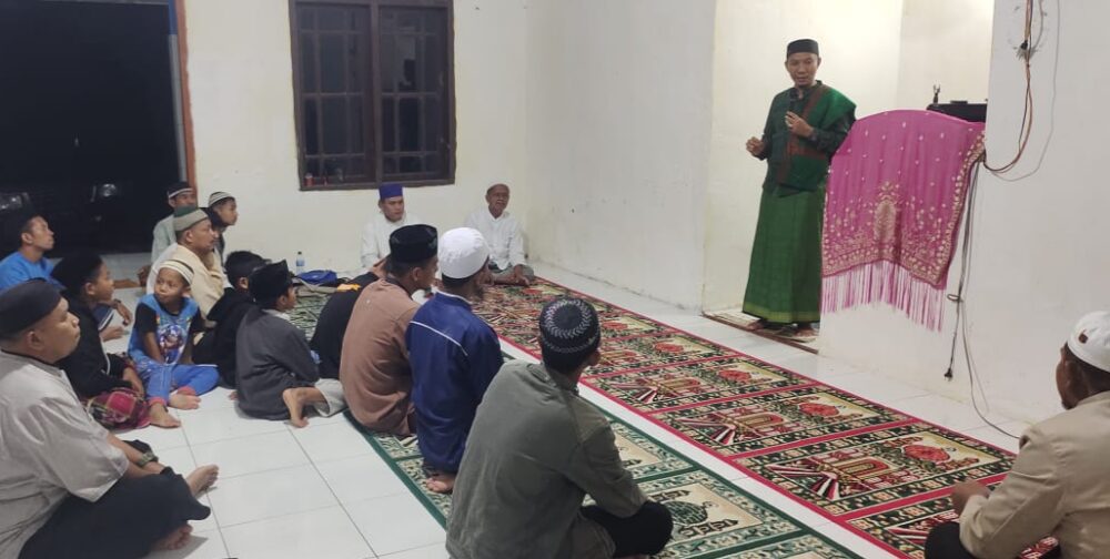 You are currently viewing Ka. KUA Salapian Sampaikan Tausyiah Ramadhan di Pelosok Desa