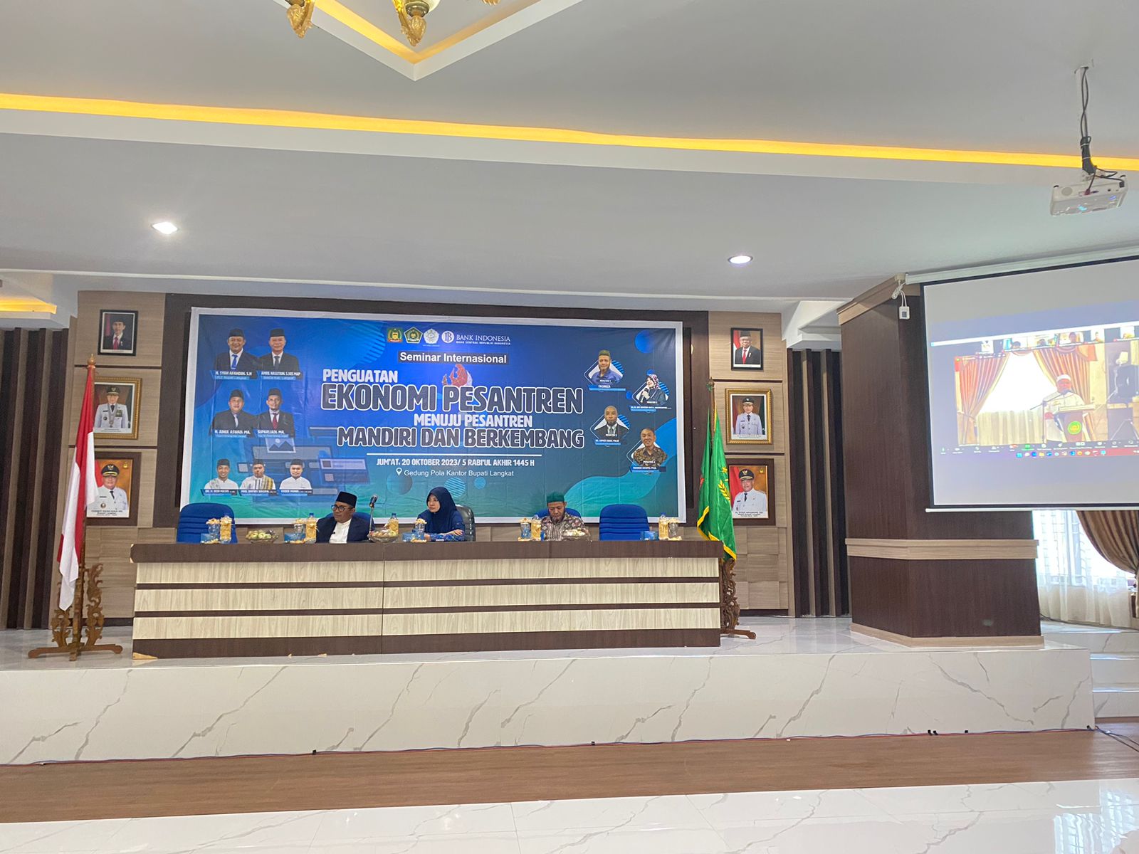 You are currently viewing Hadir dalam Seminar Nasional Kemandirian Pesantren, Kepala Kementerian Agama Kabupaten Langkat.