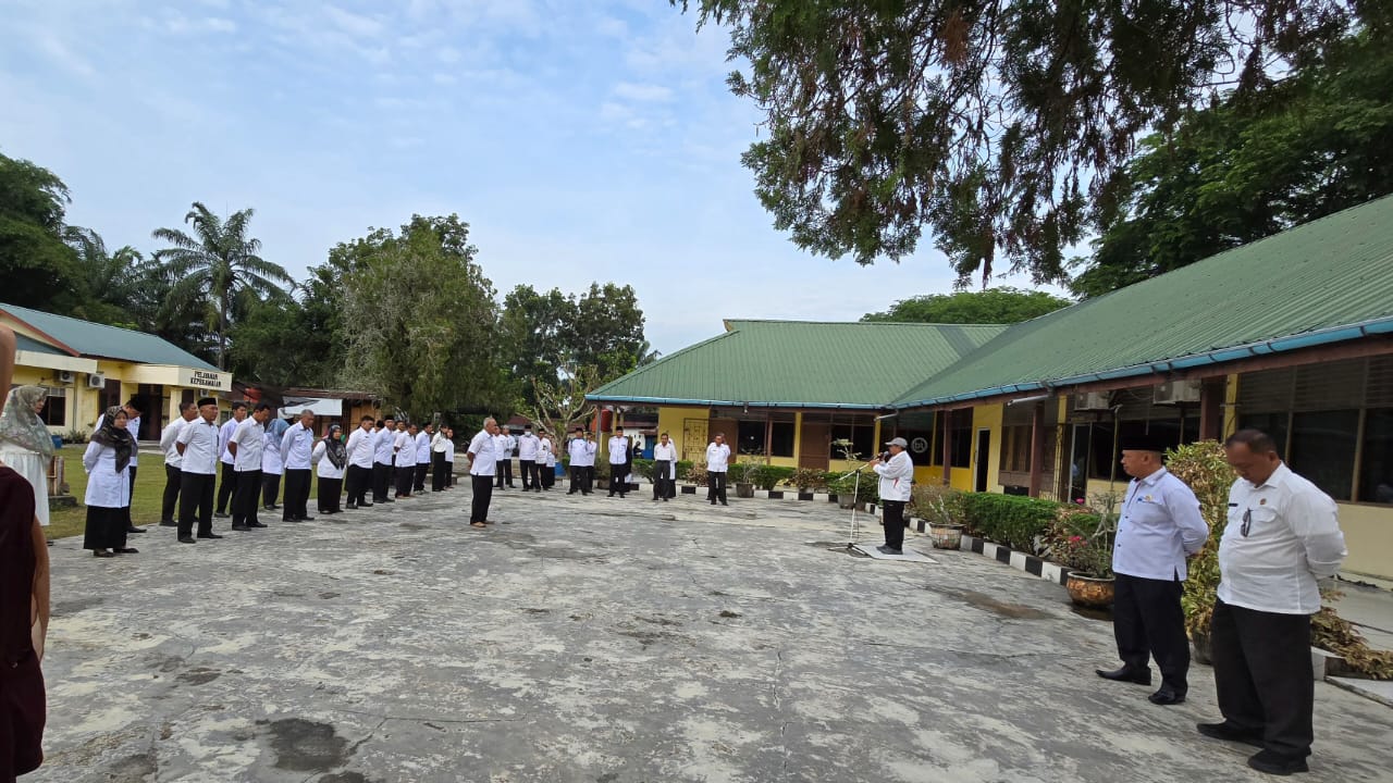 You are currently viewing Kakan Kemenag Langkat Sampaikan Amanat pada Apel Pagi