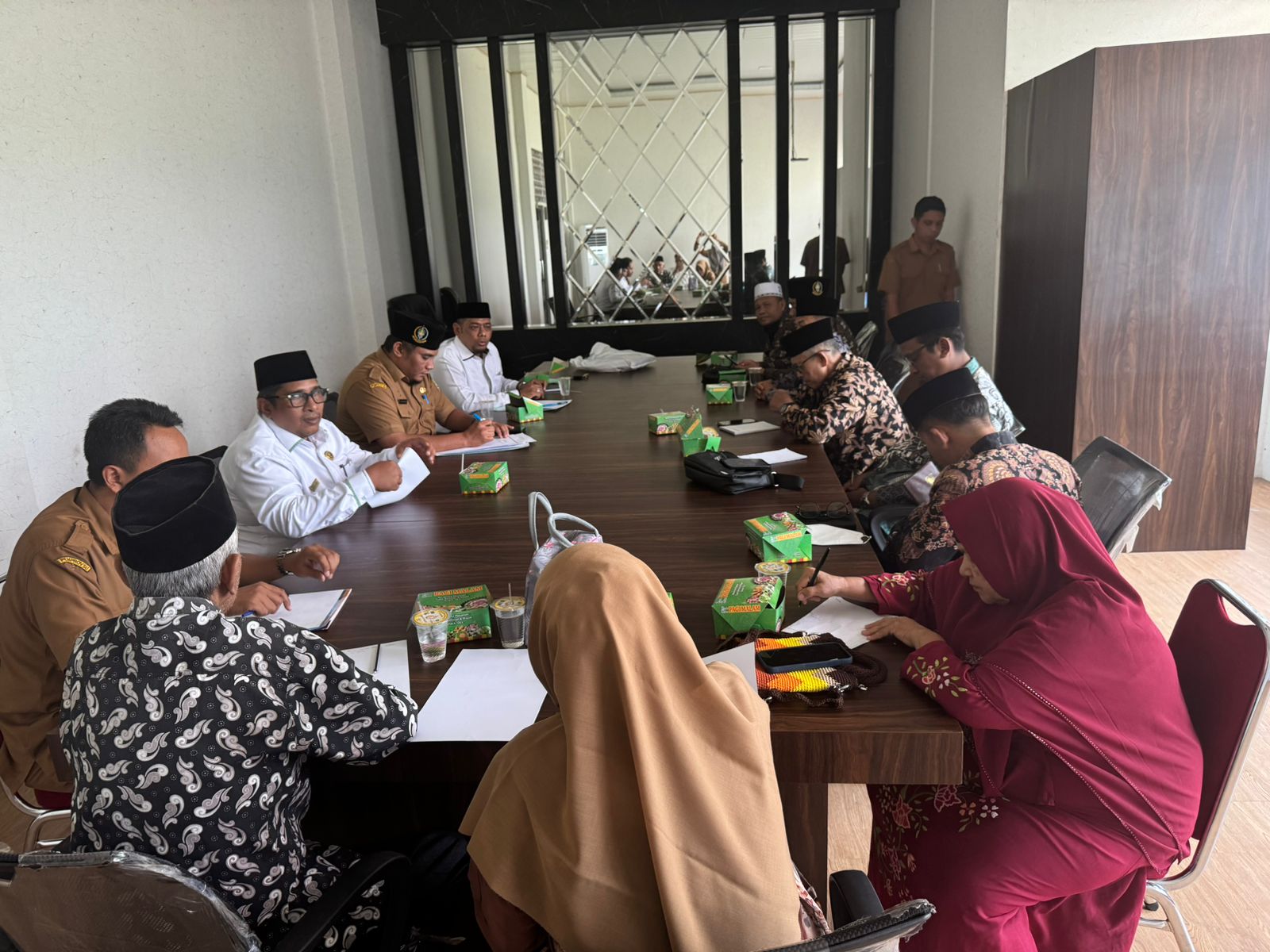 You are currently viewing Kakan Kemenag Ikuti Rapat LPTQ di Setdakab Langkat