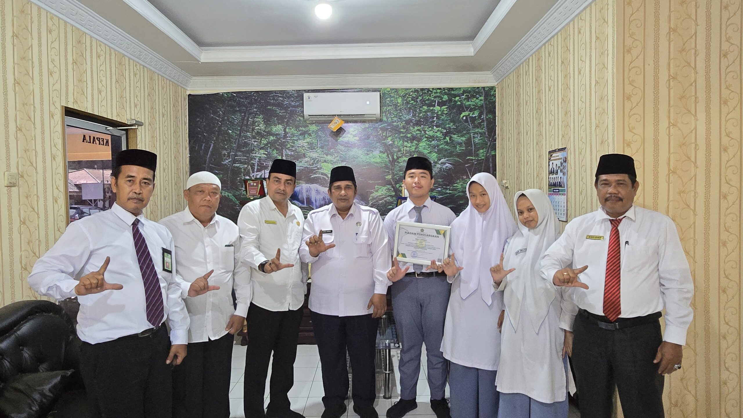 You are currently viewing Kakan Kemenag Langkat Apresiasi Capaian Siswa MAN 1 Langkat Berhasil Menuju KSM Tingkat Nasional