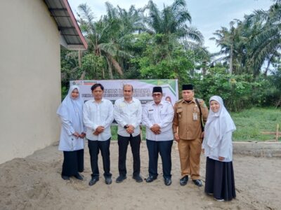 Pembangunan Ruang Kelas Baru, Kakan Kemenag Langkat Hadiri Seremonial Peletakan Batu Pertama MIN 15 Langkat